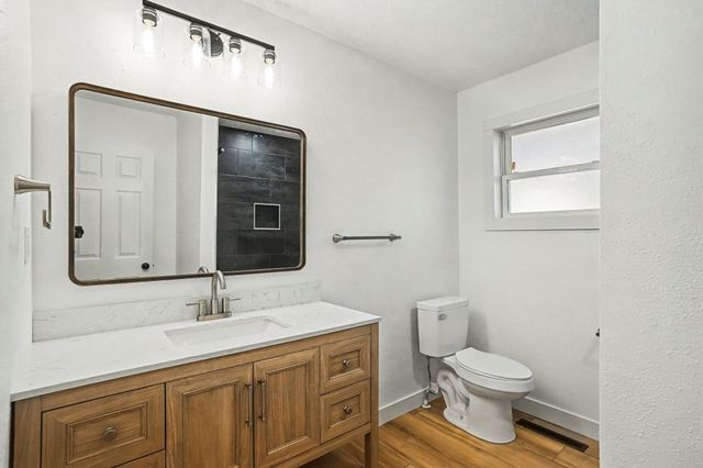 1135 W Portland Street, Springfield, MO 65807