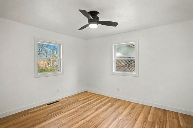 1135 W Portland Street, Springfield, MO 65807