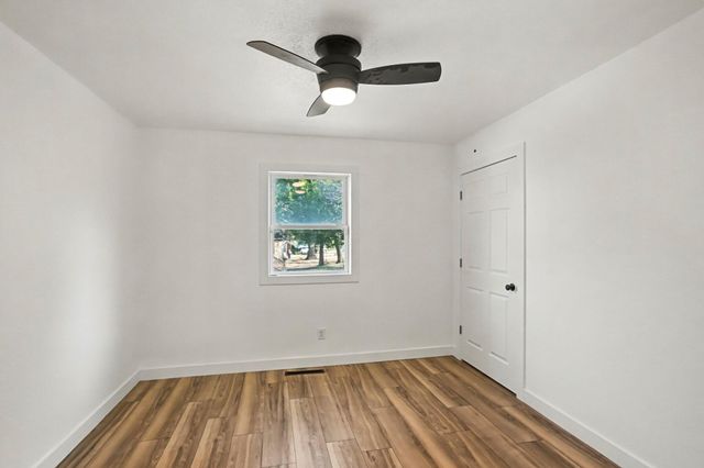 1135 W Portland Street, Springfield, MO 65807