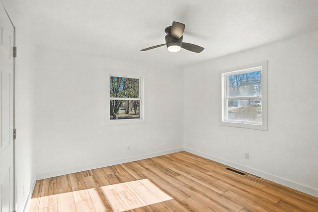 1135 W Portland Street, Springfield, MO 65807