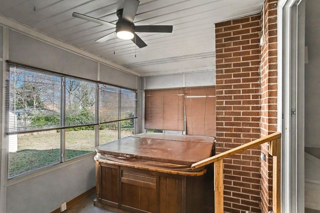 1135 W Portland Street, Springfield, MO 65807