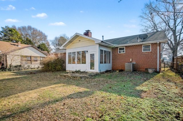 1135 W Portland Street, Springfield, MO 65807