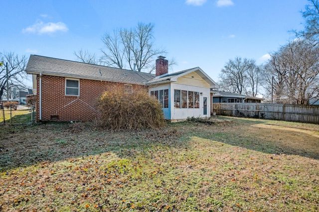 1135 W Portland Street, Springfield, MO 65807