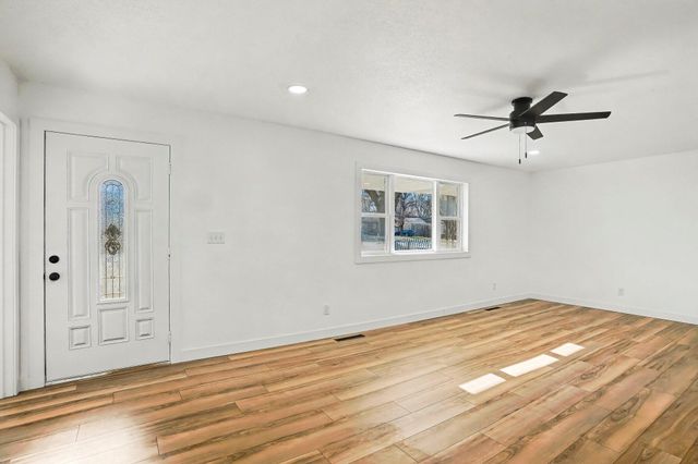 1135 W Portland Street, Springfield, MO 65807