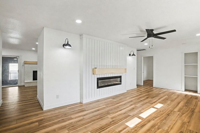 1135 W Portland Street, Springfield, MO 65807