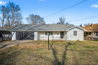 1135 W Portland Street, Springfield, MO 65807
