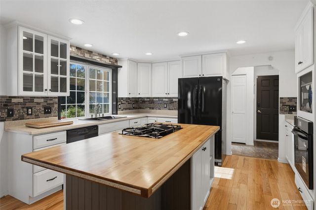 1501 E Old Ranch Rd, Allyn, WA 98524