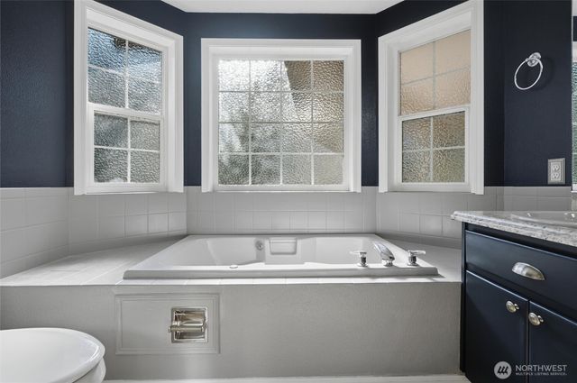 1501 E Old Ranch Rd, Allyn, WA 98524