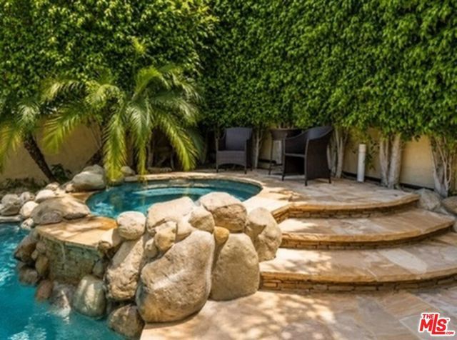 236 S La Peer Drive, Beverly Hills, CA 90211