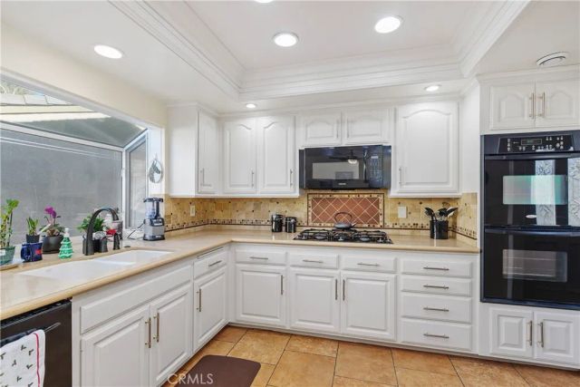 547 Via Zapata, Riverside, CA 92507