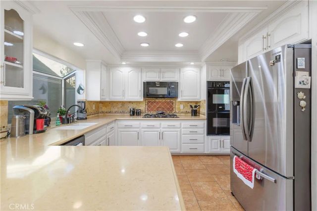 547 Via Zapata, Riverside, CA 92507