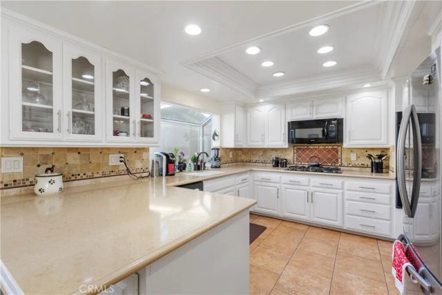 547 Via Zapata, Riverside, CA 92507