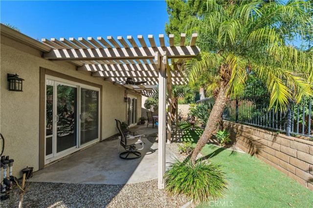 547 Via Zapata, Riverside, CA 92507