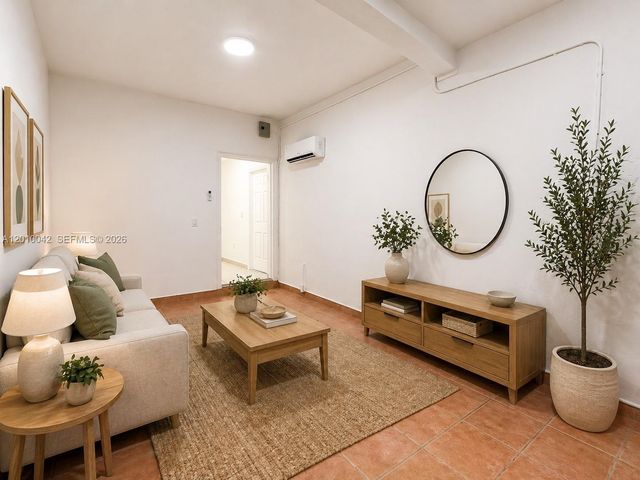 7532 NW 176th St 1, Hialeah, FL 33015