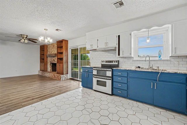 6326 NW Andrews Ave, Lawton, OK 73505