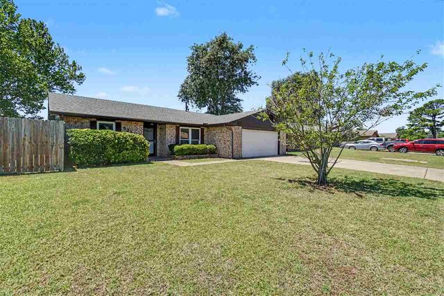 6326 NW Andrews Ave, Lawton, OK 73505