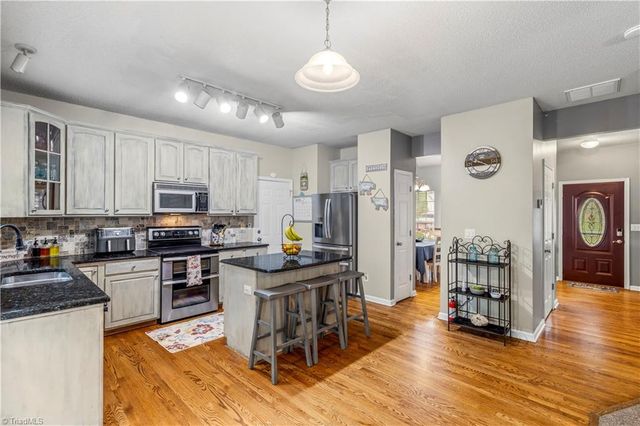 419 Rockbridge Drive, Kernersville, NC 27284