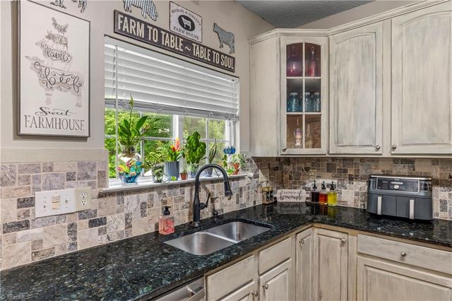 419 Rockbridge Drive, Kernersville, NC 27284