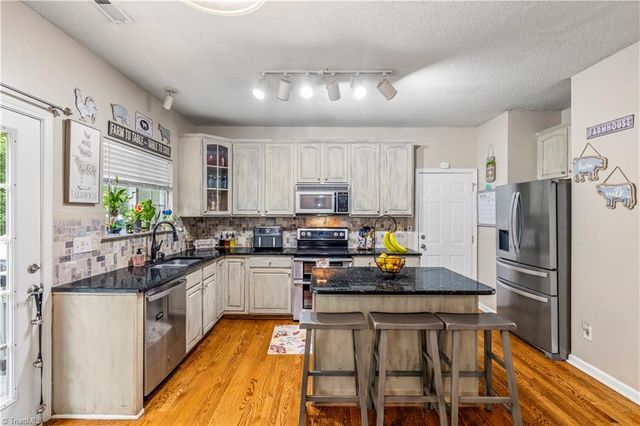 419 Rockbridge Drive, Kernersville, NC 27284