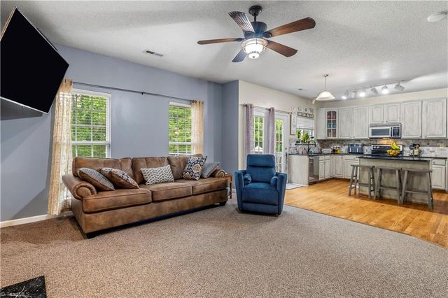 419 Rockbridge Drive, Kernersville, NC 27284