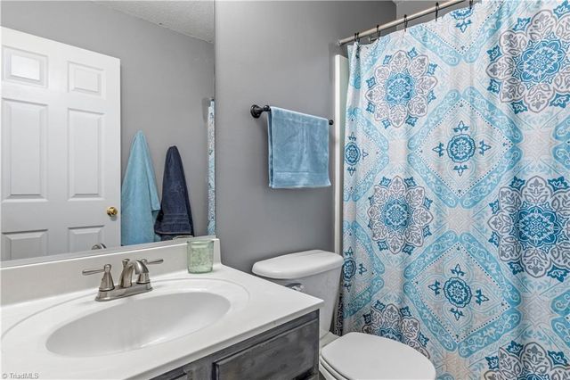 419 Rockbridge Drive, Kernersville, NC 27284