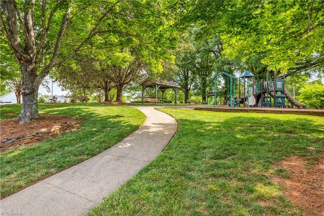 419 Rockbridge Drive, Kernersville, NC 27284