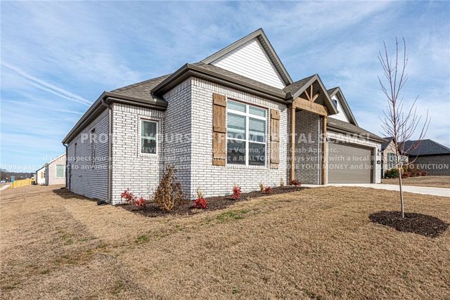6050 Mecklin Street, Fayetteville, AR 72704