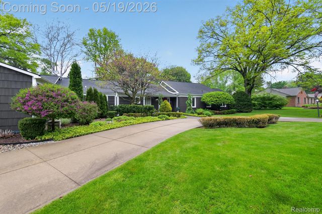 3952 Cottontail Lane, Bloomfield Hills, MI 48301