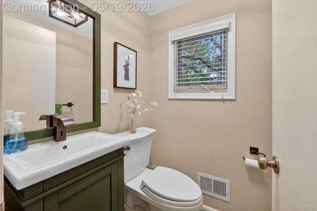 3952 Cottontail Lane, Bloomfield Hills, MI 48301