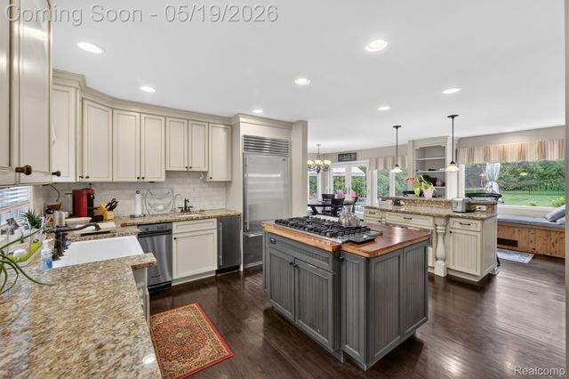 3952 Cottontail Lane, Bloomfield Hills, MI 48301