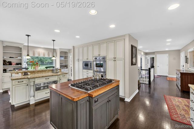 3952 Cottontail Lane, Bloomfield Hills, MI 48301