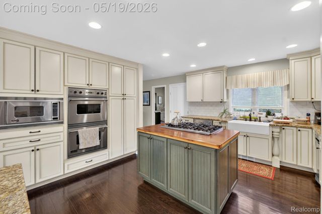 3952 Cottontail Lane, Bloomfield Hills, MI 48301