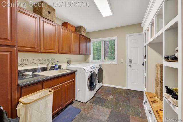3952 Cottontail Lane, Bloomfield Hills, MI 48301