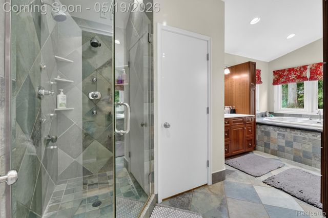 3952 Cottontail Lane, Bloomfield Hills, MI 48301