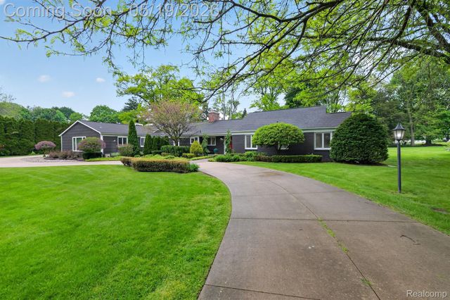 3952 Cottontail Lane, Bloomfield Hills, MI 48301