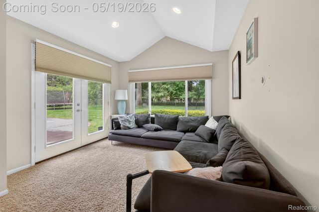 3952 Cottontail Lane, Bloomfield Hills, MI 48301