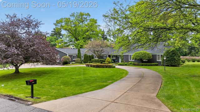 3952 Cottontail Lane, Bloomfield Hills, MI 48301