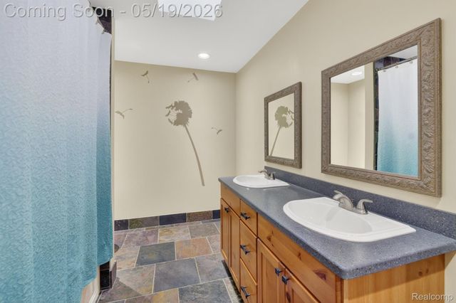 3952 Cottontail Lane, Bloomfield Hills, MI 48301