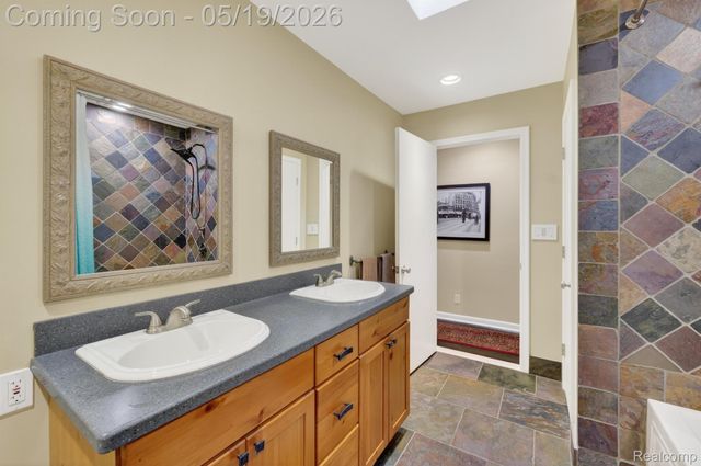 3952 Cottontail Lane, Bloomfield Hills, MI 48301