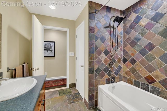 3952 Cottontail Lane, Bloomfield Hills, MI 48301