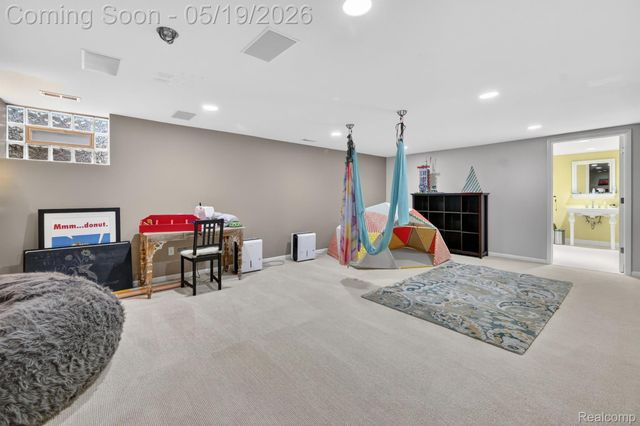 3952 Cottontail Lane, Bloomfield Hills, MI 48301