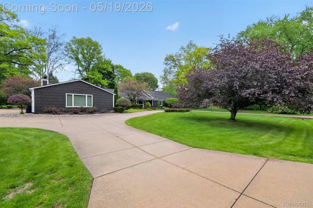 3952 Cottontail Lane, Bloomfield Hills, MI 48301