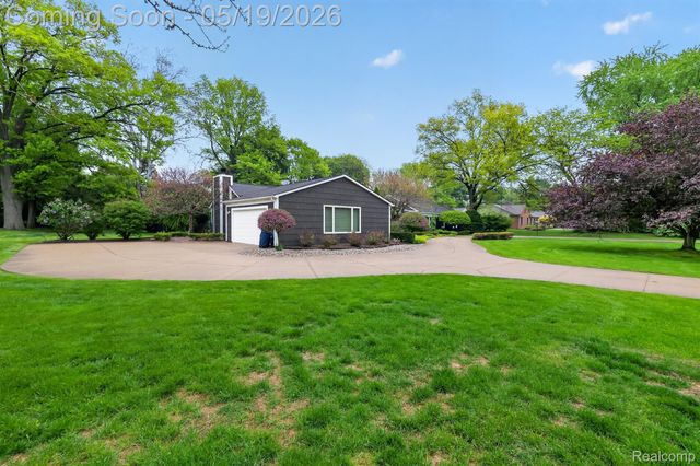 3952 Cottontail Lane, Bloomfield Hills, MI 48301