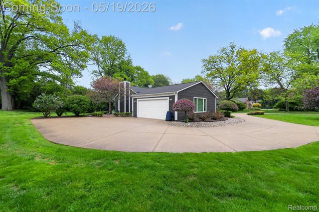3952 Cottontail Lane, Bloomfield Hills, MI 48301