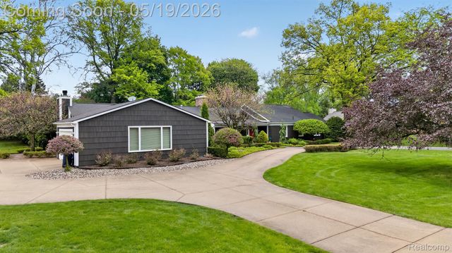 3952 Cottontail Lane, Bloomfield Hills, MI 48301