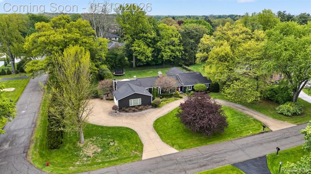 3952 Cottontail Lane, Bloomfield Hills, MI 48301