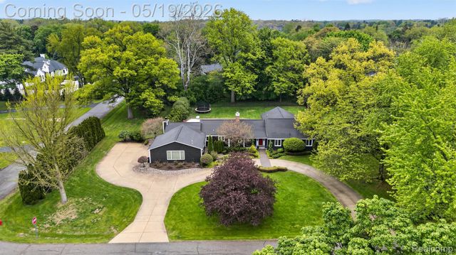 3952 Cottontail Lane, Bloomfield Hills, MI 48301