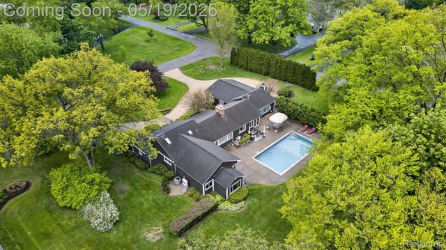3952 Cottontail Lane, Bloomfield Hills, MI 48301