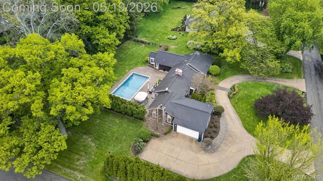 3952 Cottontail Lane, Bloomfield Hills, MI 48301