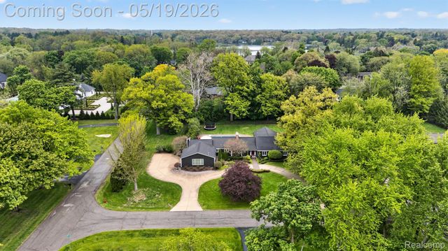 3952 Cottontail Lane, Bloomfield Hills, MI 48301